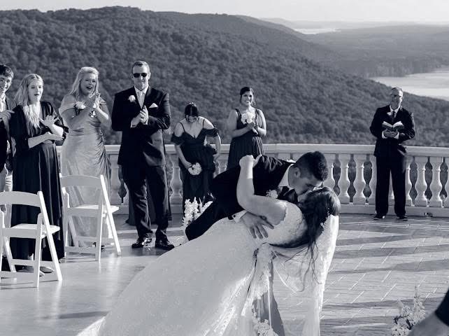 Romantic Moment wedding — Alabama
